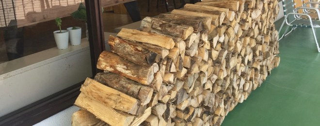 八幡平ライジングサンホテル暖炉用の薪