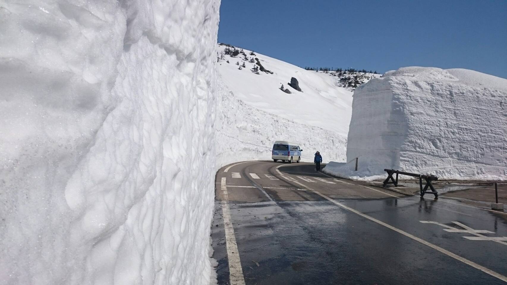 雪の回廊晴天の素晴らしい日に