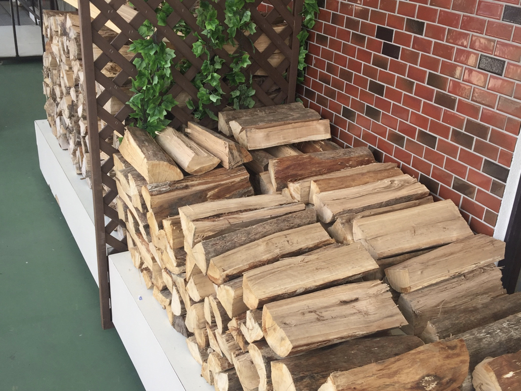 暖炉用の薪八幡平ライジングサンホテル